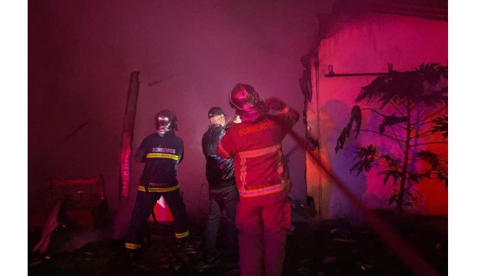 Ibema – Casa é destruída por fogo no bairro Napoli